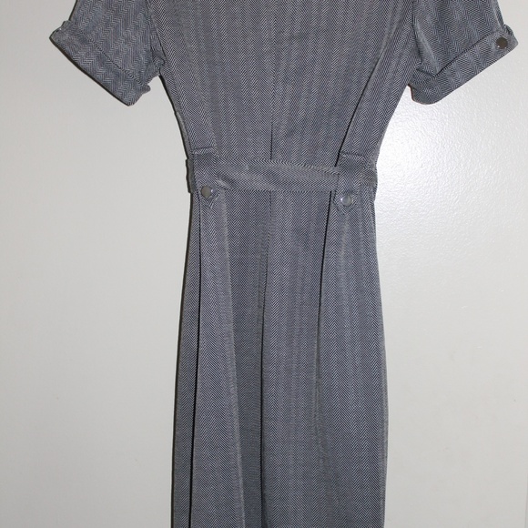 Must Go! ๐๐ฝ Black and White patterned dress ๐ - Picture 5 of 8